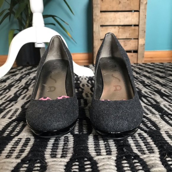 Grey Felt Pumps - Picture 2 of 4